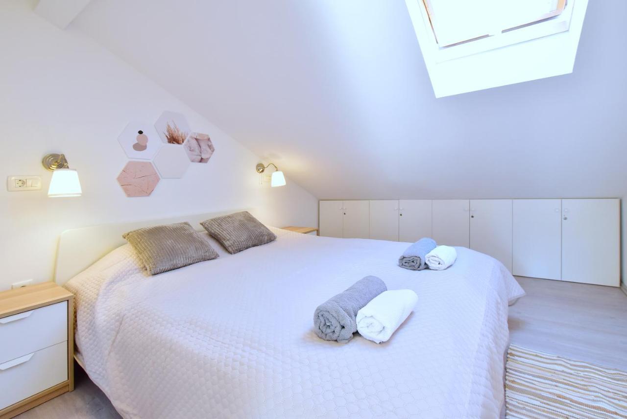 Apartments Sea & Sky Stari Grad  Bagian luar foto