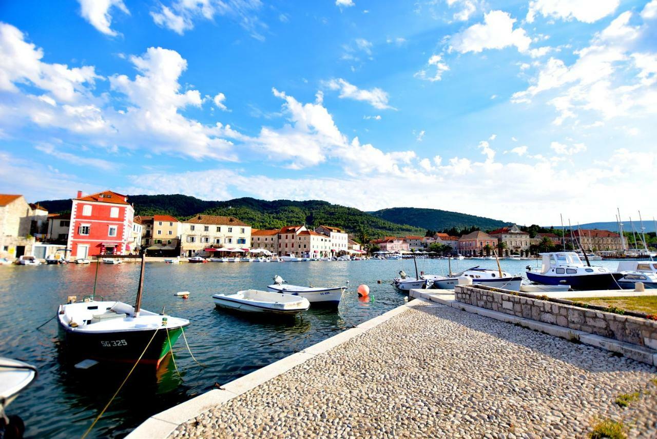Apartments Sea & Sky Stari Grad  Bagian luar foto