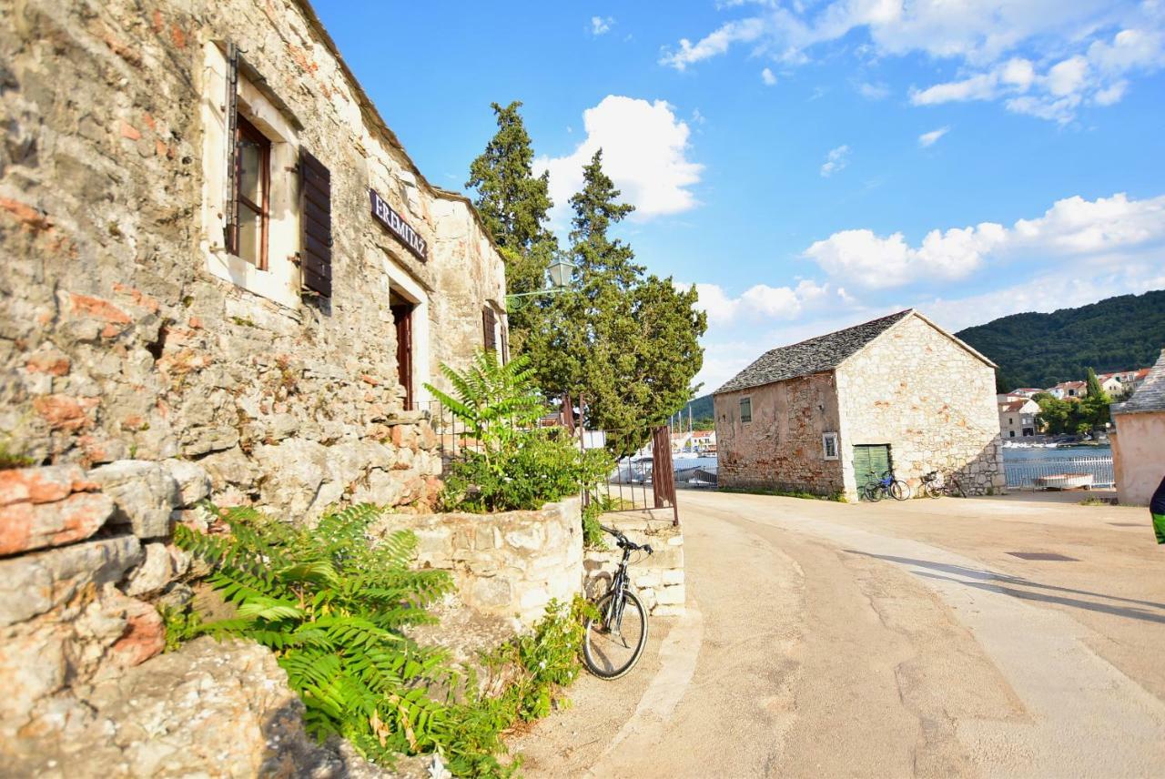 Apartments Sea & Sky Stari Grad  Bagian luar foto